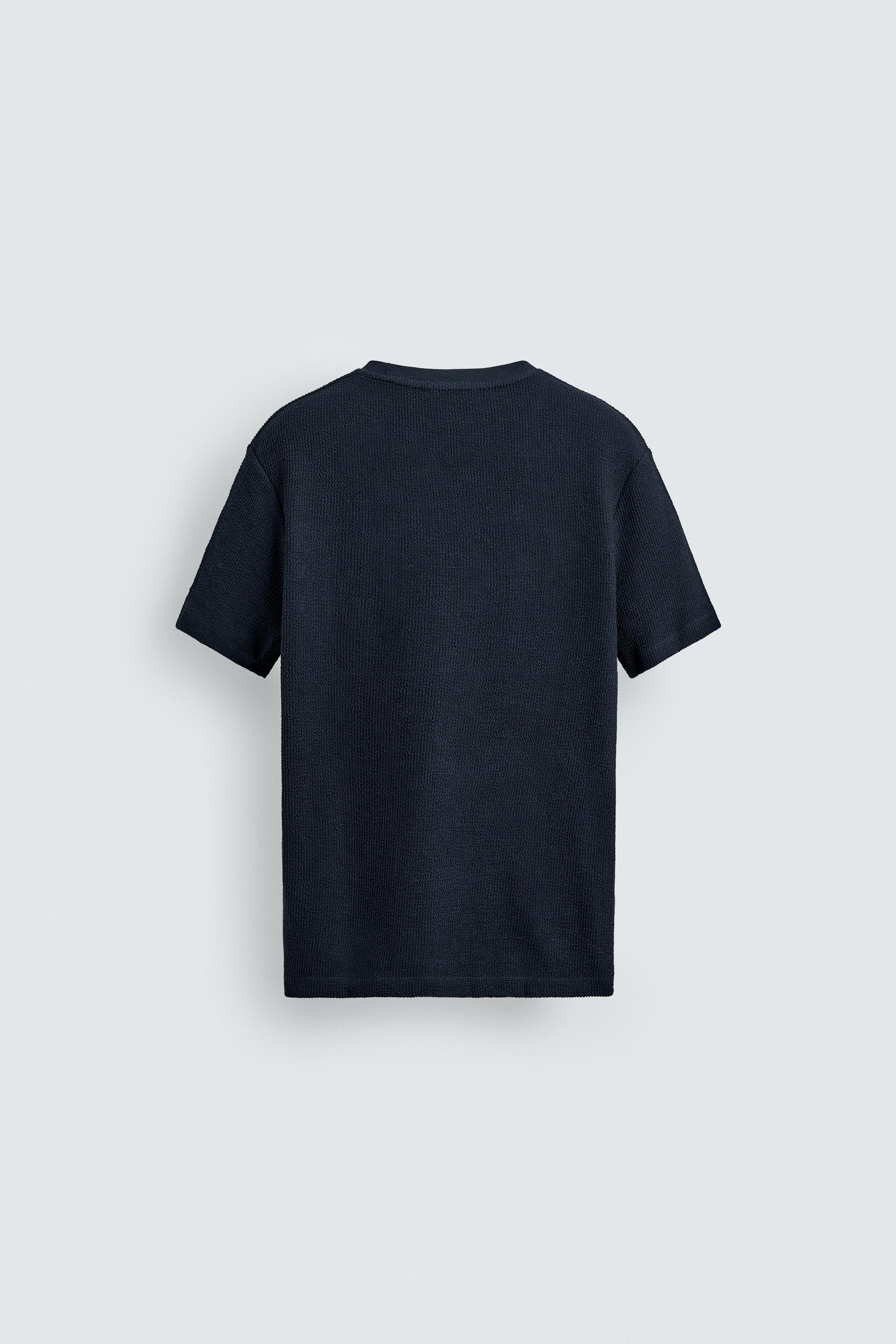 REGULAR FIT TEXTURED T-SHIRT